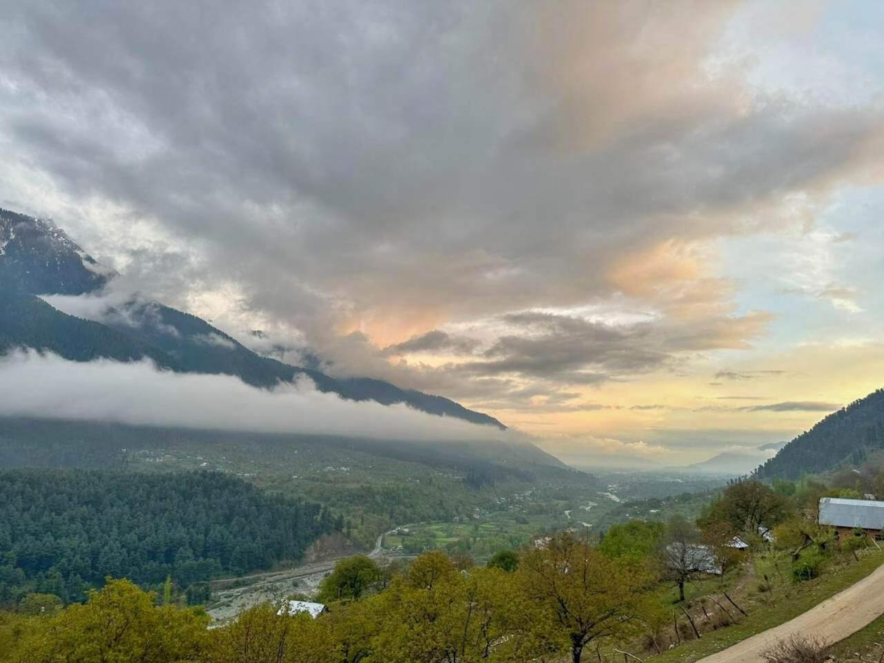 Cliff Cottage Pahalgam, Kashmir Batakut Exteriér fotografie