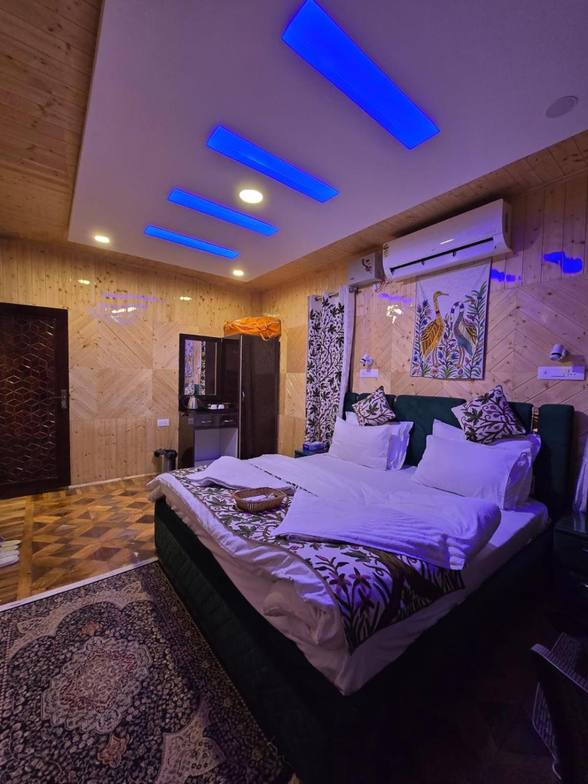 Cliff Cottage Pahalgam, Kashmir Batakut Exteriér fotografie